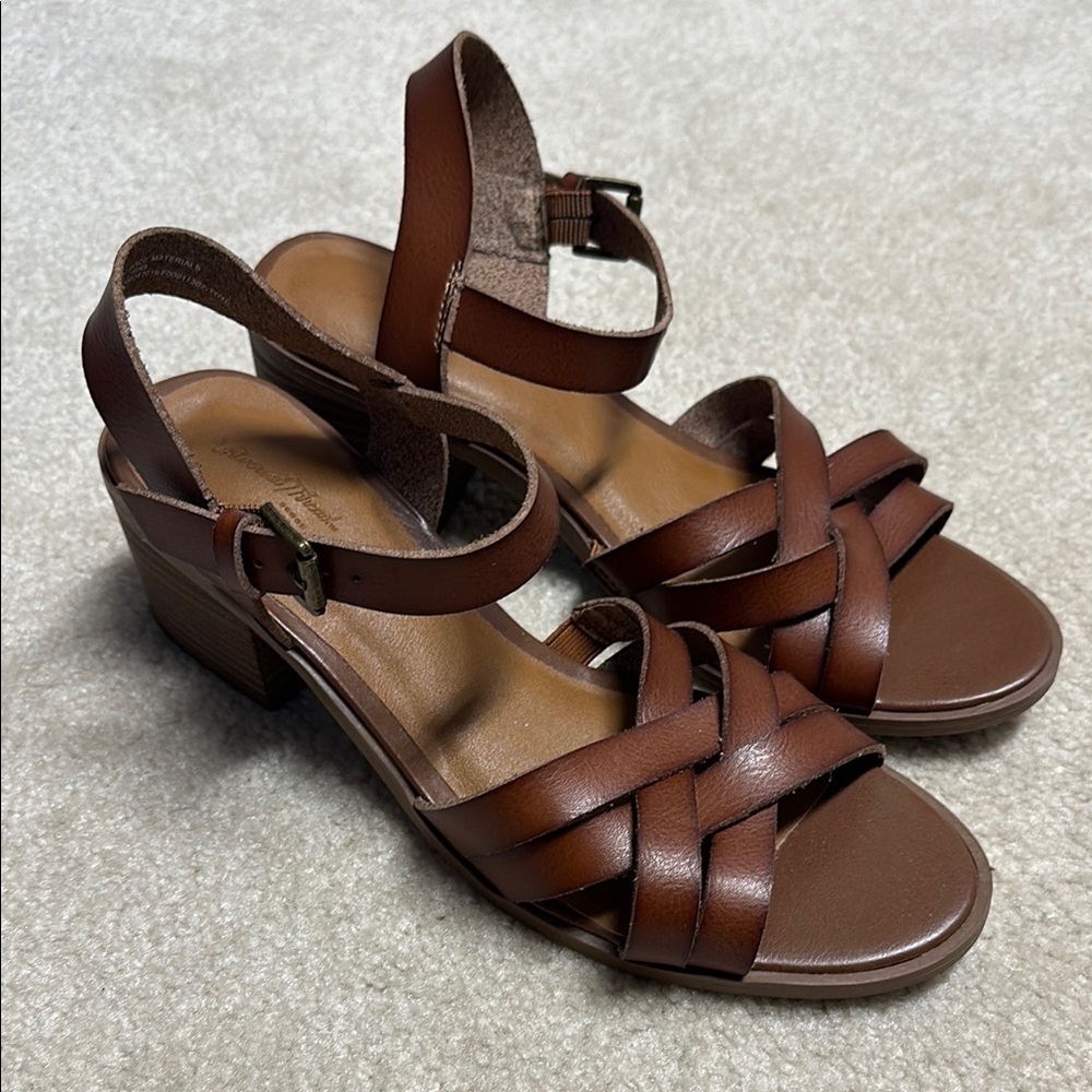 Universal Thread Cognac Corrie Sandals 8